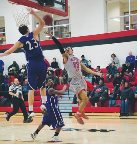 Men get revenge behind Spears’ highlights