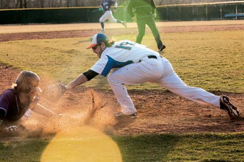 Baseball team finishes home season in lackluster fashion
