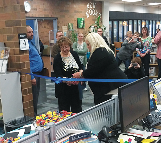 Students, staff and faculty look on as Cathy Lechmaier Makers Space ribbon-cutting ceremony commences.