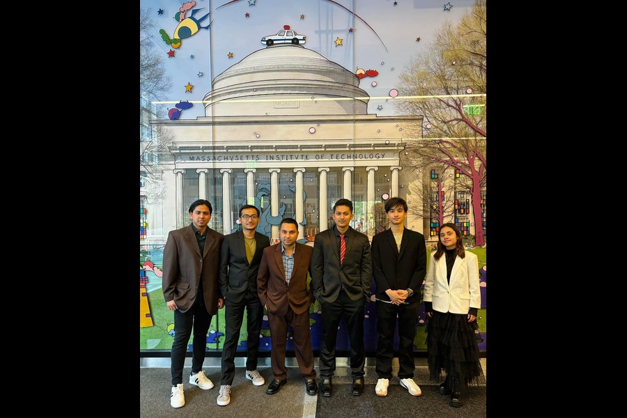 Members of the Rohingya Student Association pose for a photo during their visit to MIT. From left to right, they are: Aung Hein Kyaw, Khin Maung Aye, Zar Ni Ko, Zaw Min Naing, Chan Nyein San and Hnin Yati Aung. (Photo courtesy of Zar Ni Ko)