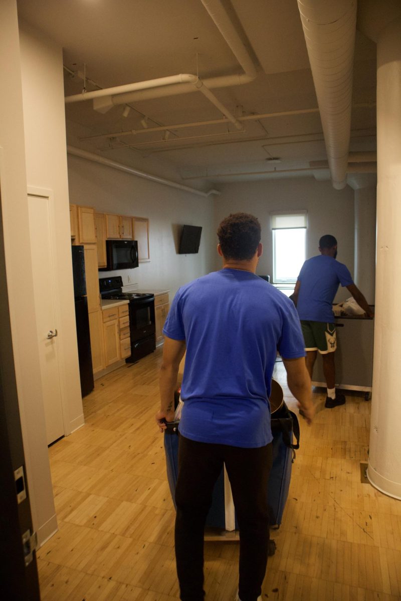 Students moving boxes into Westown Green apartment on move-in day