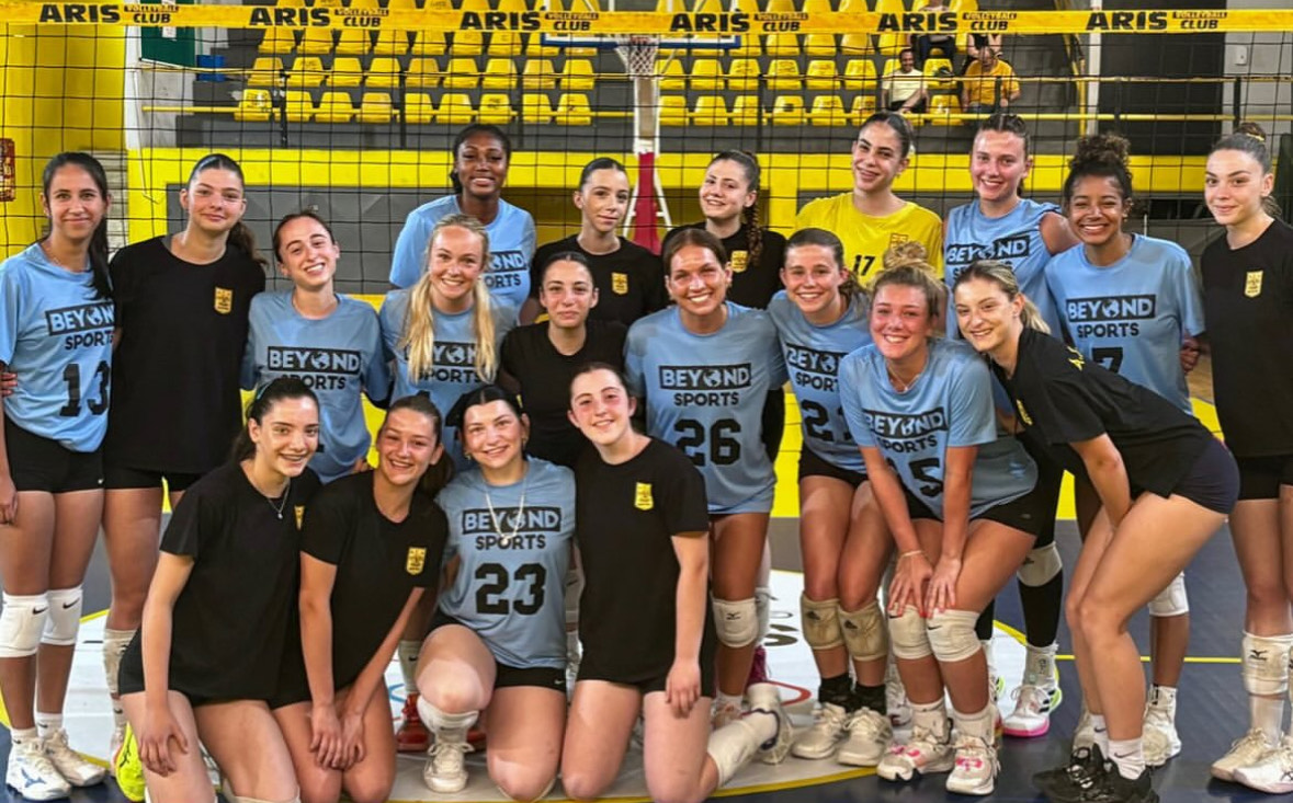 Photo shared by Stormers volleyball player Kim Busateri, who is in the bottom row wearing the #23 jersey. 