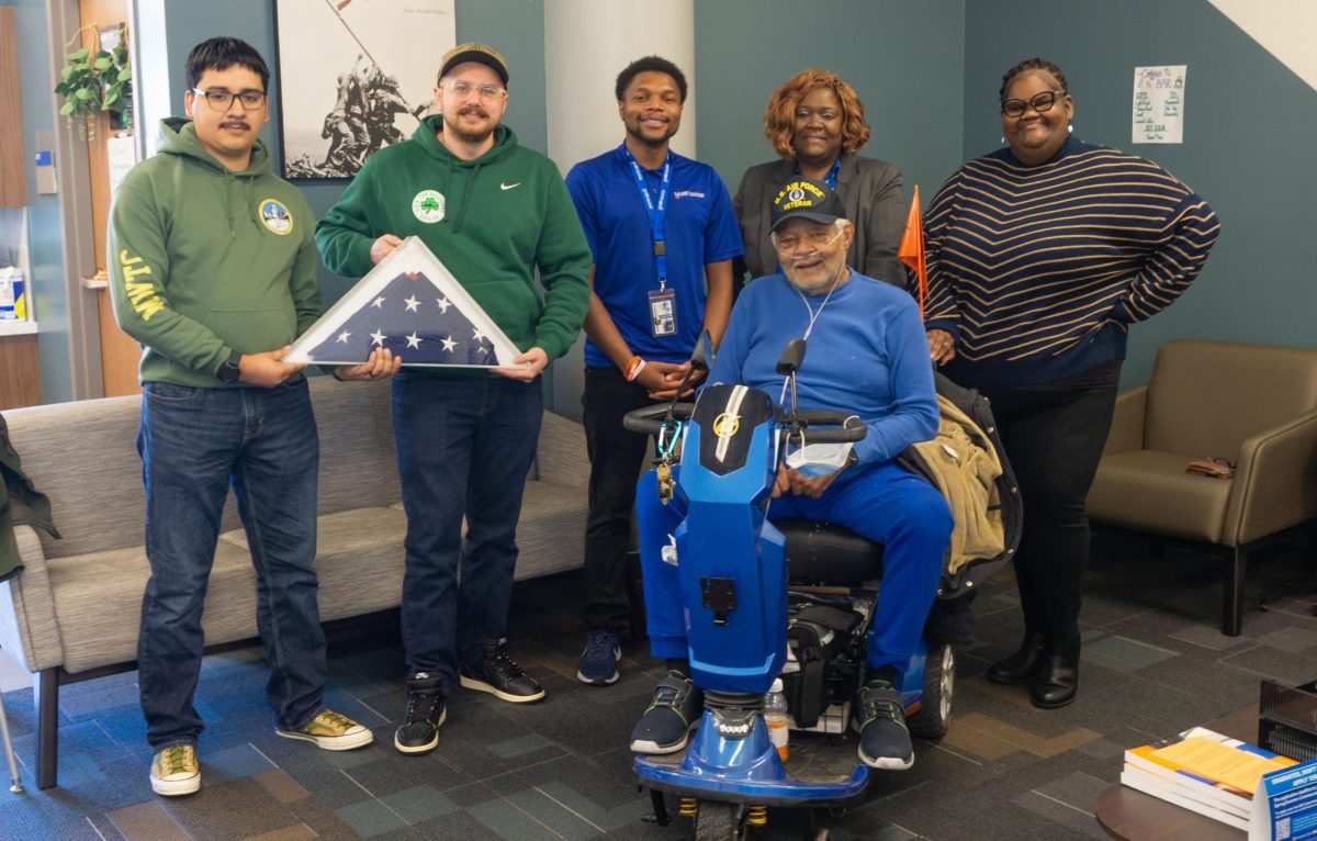 (from left to right) Celicio Lozano -Active Duty, Russell Guy - Active Duty, Denzel Renfro - Leading Student Ambassador - Veterans Resource Center (VRC), Claude Lamb - Veteran, Devona Hardin - Admissions Supervisor, and Jamie Hollins Mast - Veteran's Resource Specialist
