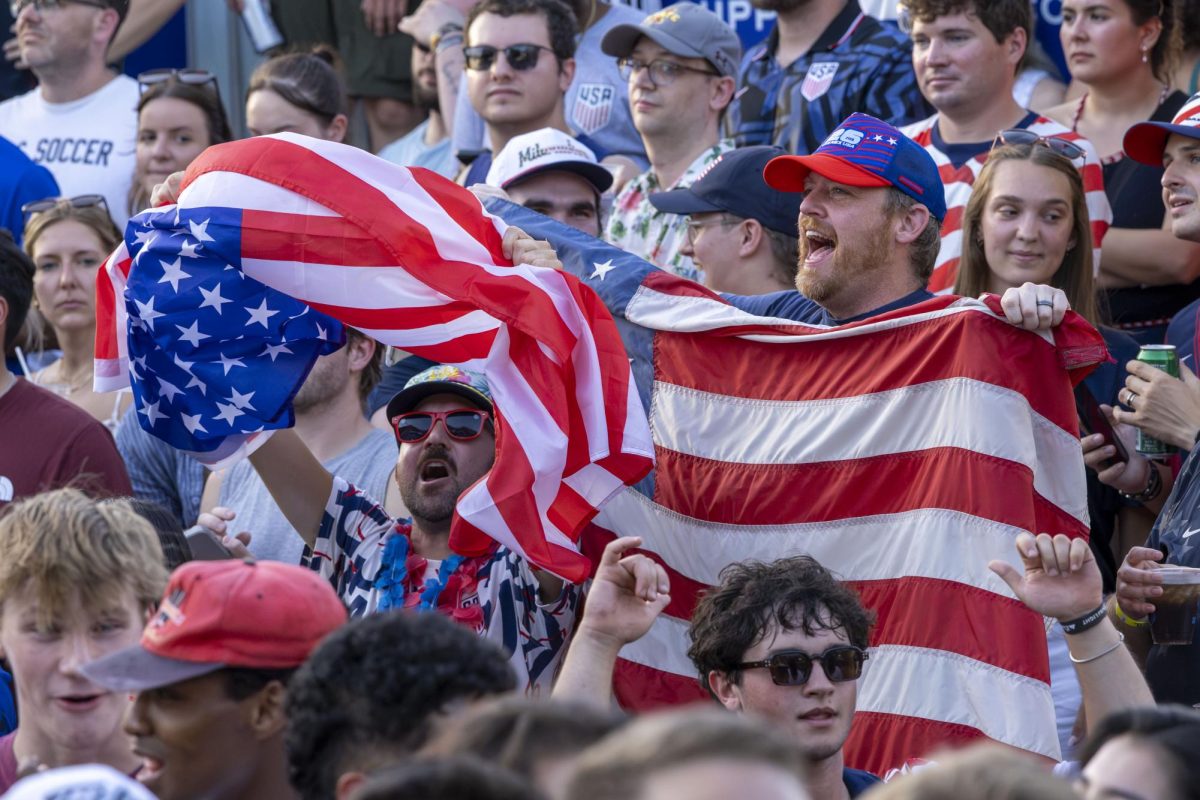 Fans celebrate US' second goal vs Bosnia and Herzegovina